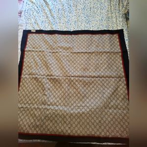 Gucci bee scarf authentic ✨️